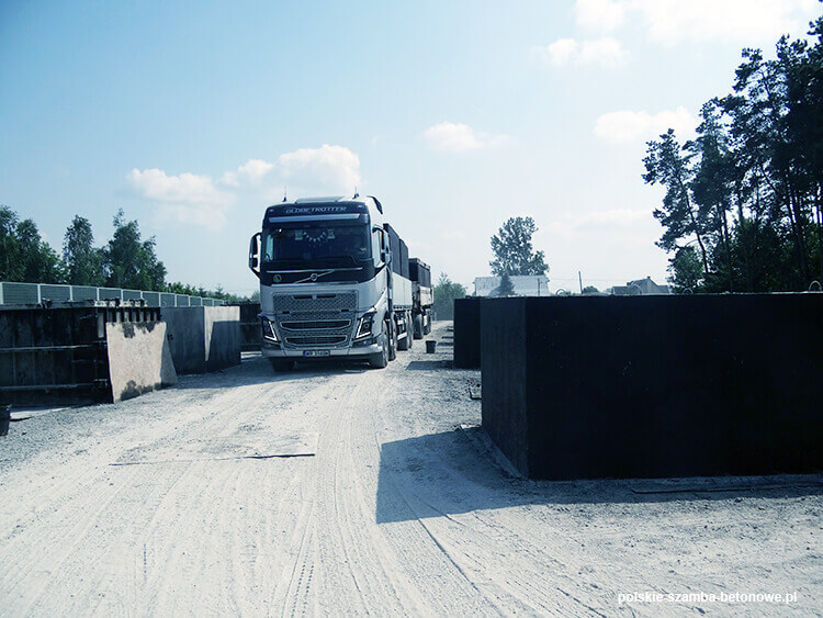 Transport szamb betonowych  w Oleśnie